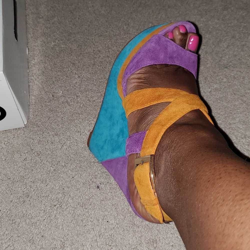 Multi colored wedge